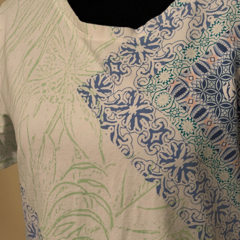 Women’s Petite Medium Christopher & Banks Geometric Floral Short Sleeve Top - Picture 5 of 8